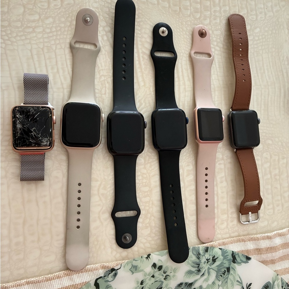Apple.  Samsung.  Fitbit lot of 25.  for repair broken damaged - Picture 7 of 16